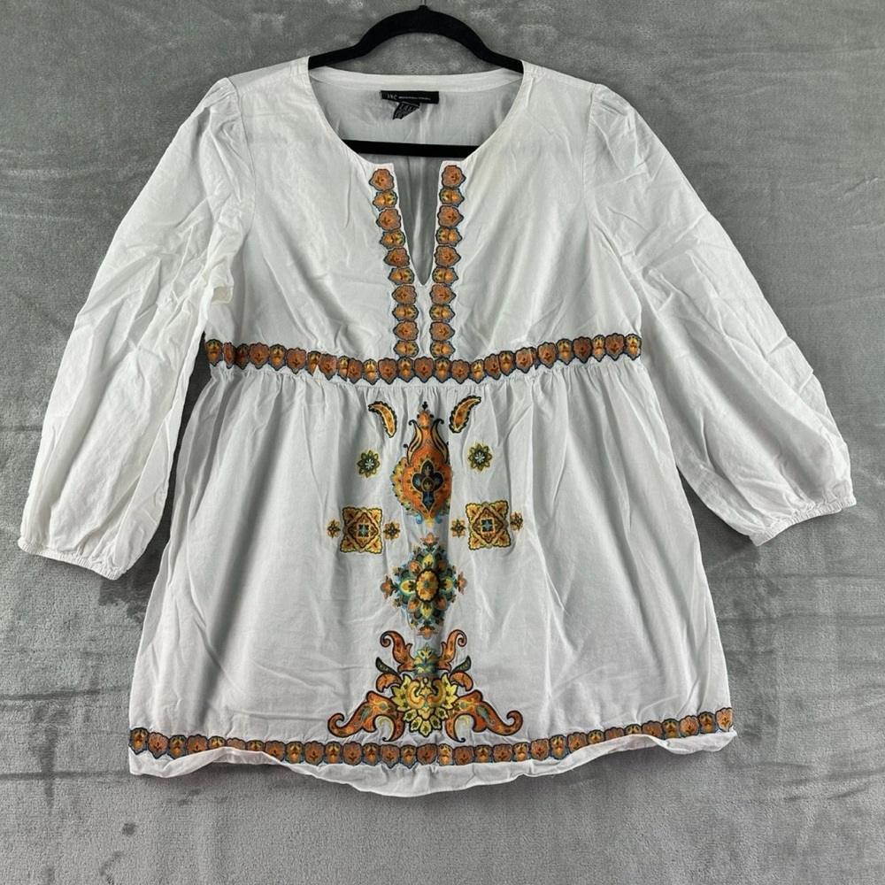INC International Concepts Tunic Top. Women’s sz 10. White w/ floral embroidery.